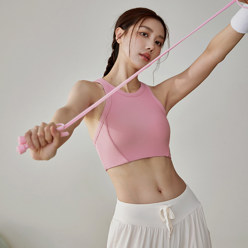 ŠOkui atsparus sportinis liemenėlė bėgimui ir jogai – vest stiliaus, kvėpuojanti – Pagrindinė medžiaga: nailonas 80% / įdėjų spandeks 20% – pilnos formos puodeliai su plonais formuojamais puodeliais – fiksuoti dvigubi petnešos – tinka bėgimui, fitnesui, Pi