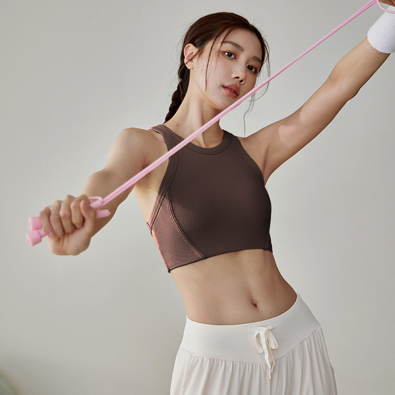 ŠOkui atsparus sportinis liemenėlė bėgimui ir jogai – vest stiliaus, kvėpuojanti – Pagrindinė medžiaga: nailonas 80% / įdėjų spandeks 20% – pilnos formos puodeliai su plonais formuojamais puodeliais – fiksuoti dvigubi petnešos – tinka bėgimui, fitnesui, Pi