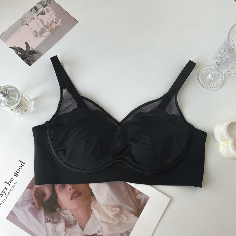 Sutien fără sârmă, cupe turnate ultra-subțiri, material nylon, căptușeală din spandex 30–50%, închidere spate cu trei rânduri de cârlige, bretele duble fixe.