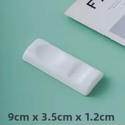 Portselanist vardake ja lusikate hoidik hotellilauadele — kauluportselan, glasuurpind, kerge luksus stiil, kohandatav logoga