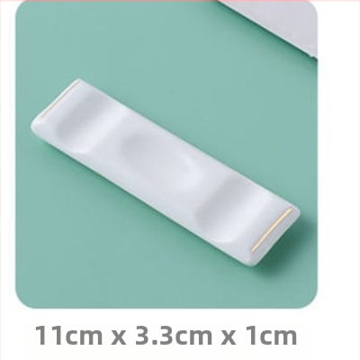 Portselanist vardake ja lusikate hoidik hotellilauadele — kauluportselan, glasuurpind, kerge luksus stiil, kohandatav logoga