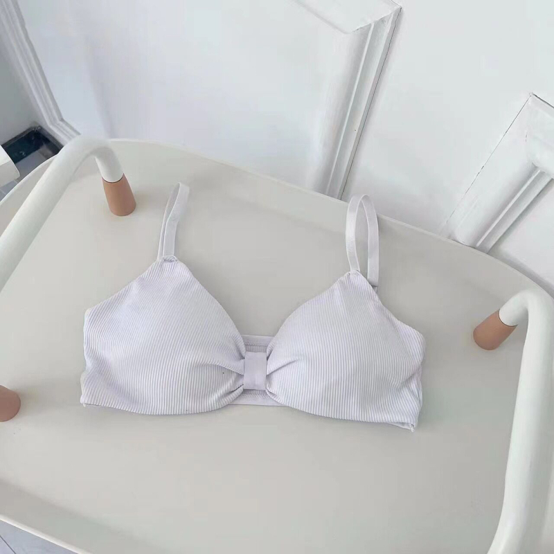 Sutien bez naramenica s dizajnom leđa; prozračan, podesiv; Milk Silk materijal; poliester 90-95%; 3/4 košarice, tanke oblikovane košarice