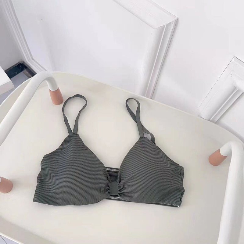Sutien bez naramenica s dizajnom leđa; prozračan, podesiv; Milk Silk materijal; poliester 90-95%; 3/4 košarice, tanke oblikovane košarice