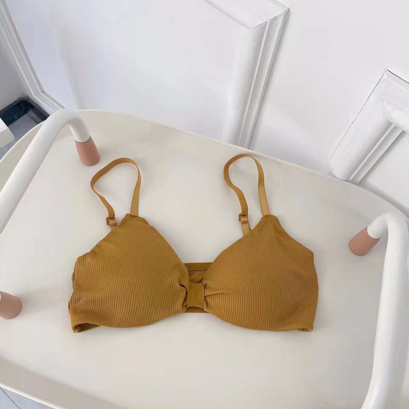 Sutien bez naramenica s dizajnom leđa; prozračan, podesiv; Milk Silk materijal; poliester 90-95%; 3/4 košarice, tanke oblikovane košarice
