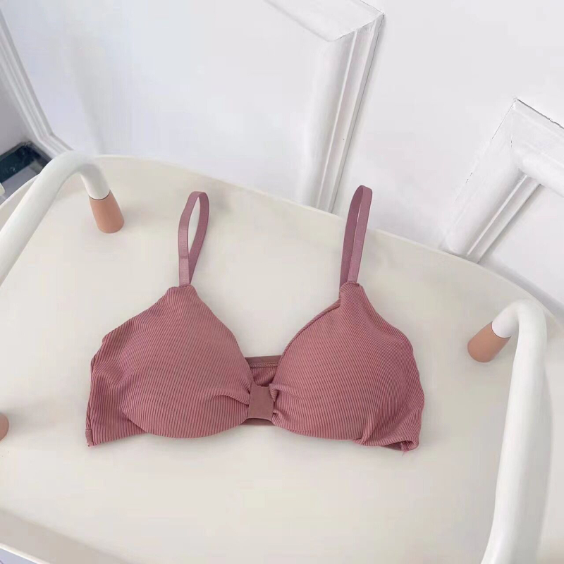 Sutien bez naramenica s dizajnom leđa; prozračan, podesiv; Milk Silk materijal; poliester 90-95%; 3/4 košarice, tanke oblikovane košarice