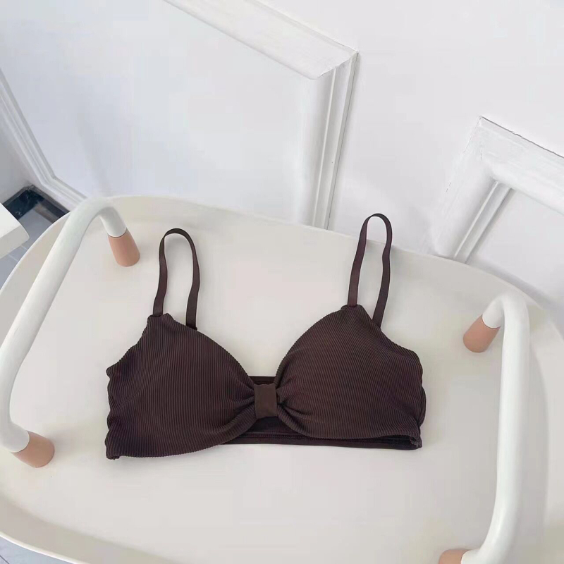 Sutien bez naramenica s dizajnom leđa; prozračan, podesiv; Milk Silk materijal; poliester 90-95%; 3/4 košarice, tanke oblikovane košarice
