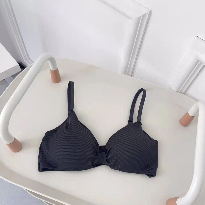 Sutien bez naramenica s dizajnom leđa; prozračan, podesiv; Milk Silk materijal; poliester 90-95%; 3/4 košarice, tanke oblikovane košarice