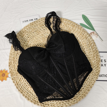 Newcastle čipkasti top s mašnicom i grudnjakom s kostima, uski kroj, kratka duljina