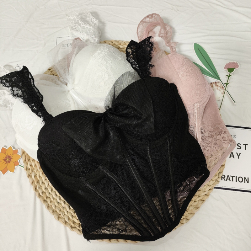 Newcastle čipkasti top s mašnicom i grudnjakom s kostima, uski kroj, kratka duljina