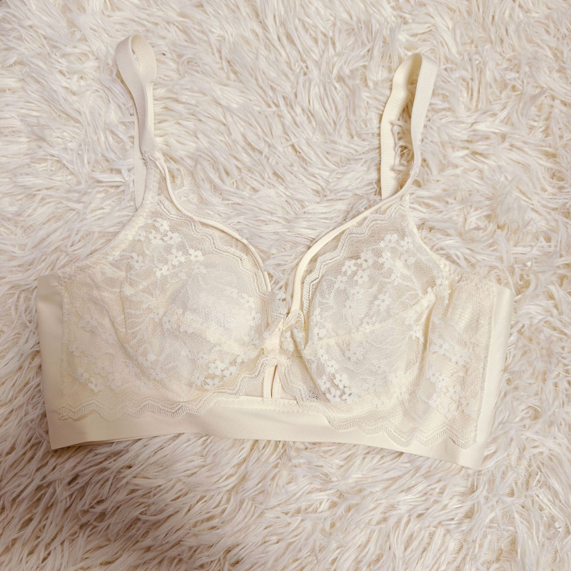 Francia csipkés melltartó nagy mellekhez, vezeték nélküli, vékony nyári modell, háromszög alakú kosár, dizájn nyúlfül, nylon anyag