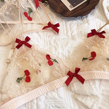 Csipés hímzett melltartó szett, ultra vékony drót nélküli háromszög kosarak, vékony formázott kosarak, rögzített dupla vállpántok, lélegző és kényelmes