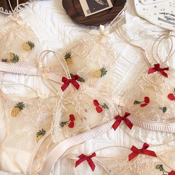 Csipés hímzett melltartó szett, ultra vékony drót nélküli háromszög kosarak, vékony formázott kosarak, rögzített dupla vállpántok, lélegző és kényelmes