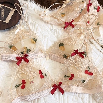 Csipés hímzett melltartó szett, ultra vékony drót nélküli háromszög kosarak, vékony formázott kosarak, rögzített dupla vállpántok, lélegző és kényelmes