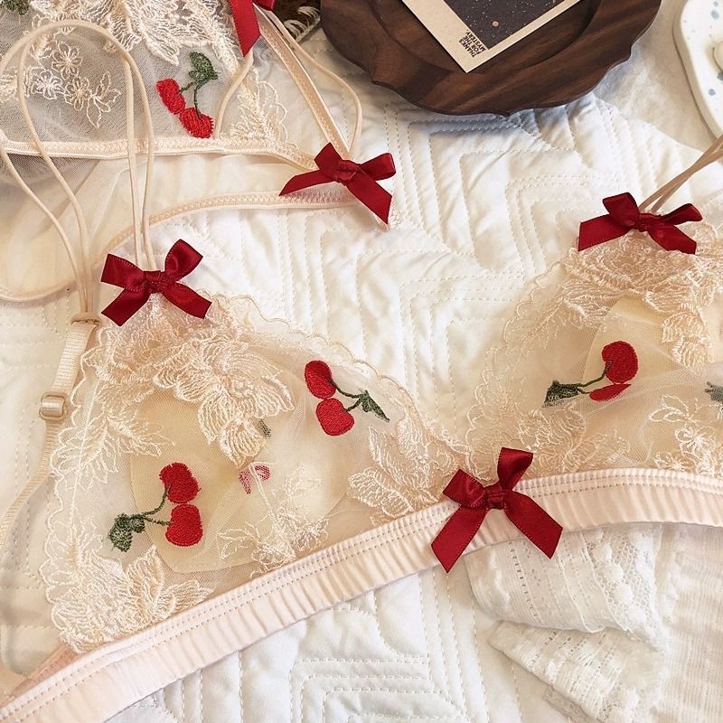 Csipés hímzett melltartó szett, ultra vékony drót nélküli háromszög kosarak, vékony formázott kosarak, rögzített dupla vállpántok, lélegző és kényelmes