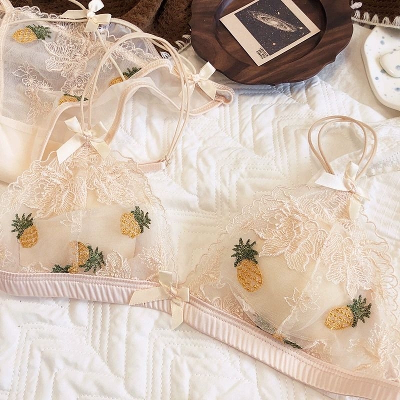 Csipés hímzett melltartó szett, ultra vékony drót nélküli háromszög kosarak, vékony formázott kosarak, rögzített dupla vállpántok, lélegző és kényelmes