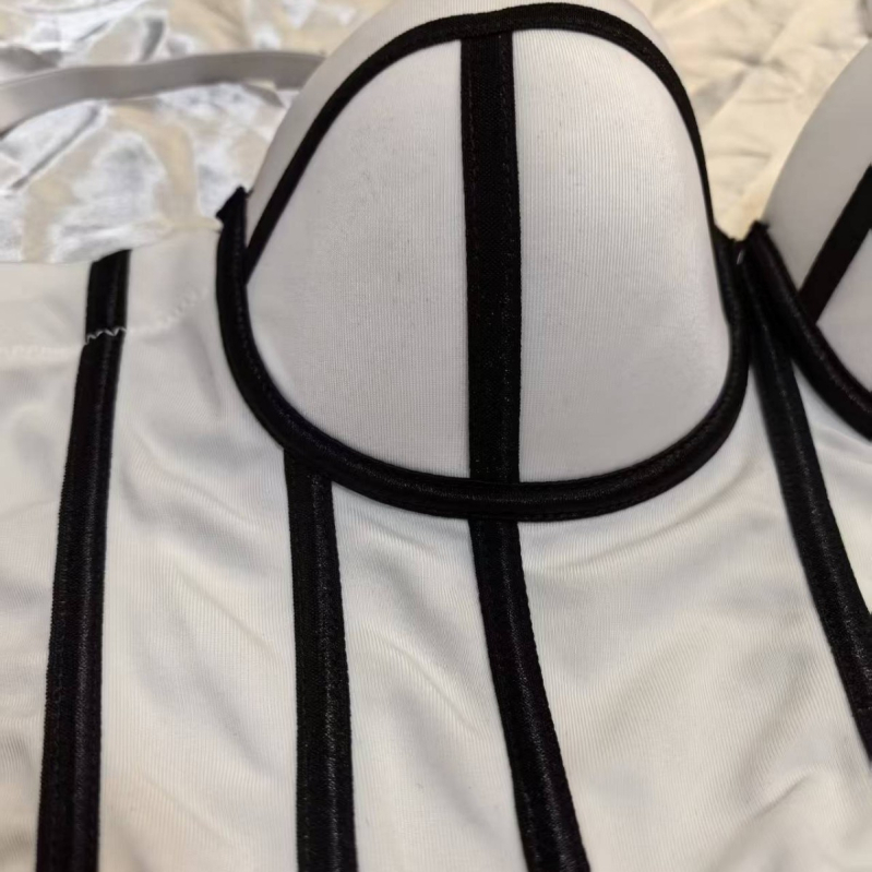 Pamut csontozott melltartó felső, 3/4 kosár, push-up és testformázás, levehető dupla pántok, hátul négy sor kapocs, európai–amerikai stílus