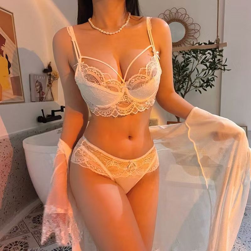 Melltartó: 3/4 kosár, ultra vékony formázott kosár, acélgyűrűvel, csipke hímzett dizájn, hátul három soros zár