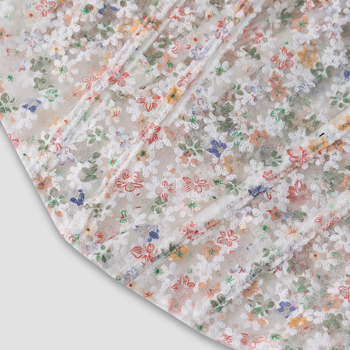 Csőtop, szűk fazon, hossza 40–50 cm, csipke mintázat, vállpánt nélküli