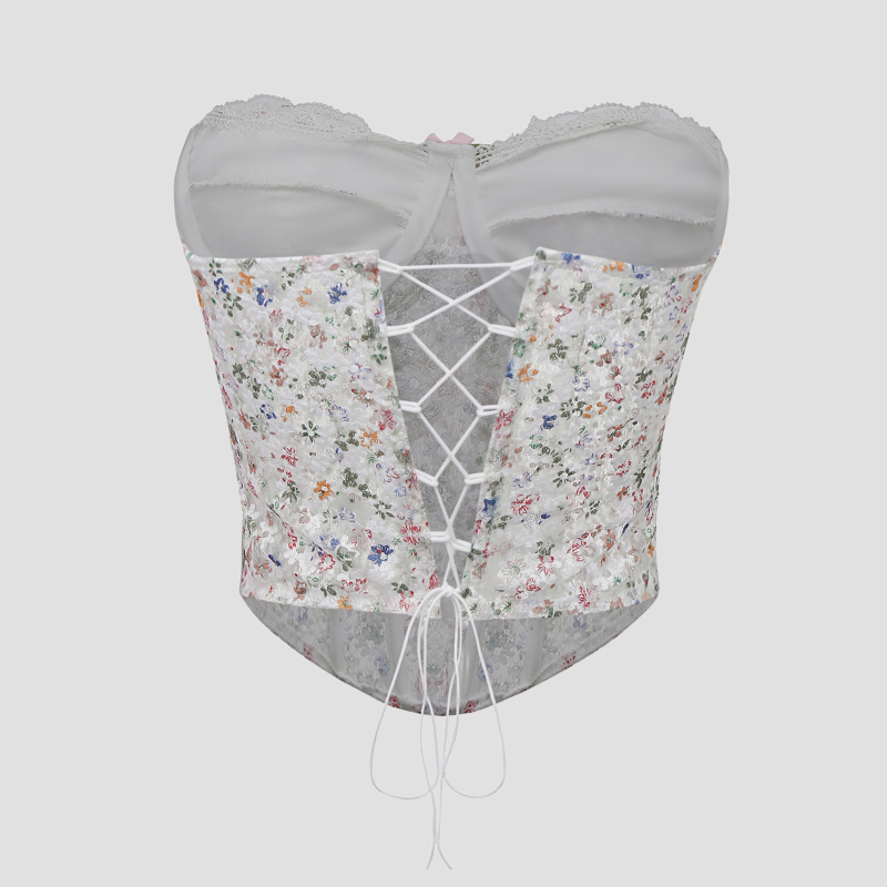 Csőtop, szűk fazon, hossza 40–50 cm, csipke mintázat, vállpánt nélküli