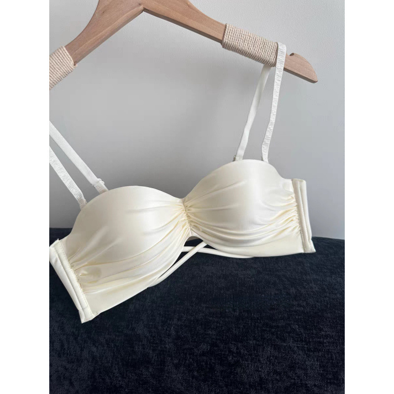 Sutien wireless cu cupă demi, satin de nailon, bretele detașabile și închidere cu trei rânduri la spate