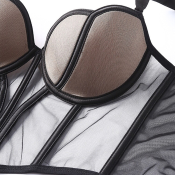 Francia stílusú hálós corset-bra készlet 1/2 kosárral, vékony formázott kosárkák, push-up, rögzített dupla vállpántok, elöl 7 gombos zárás, luxus kivitel