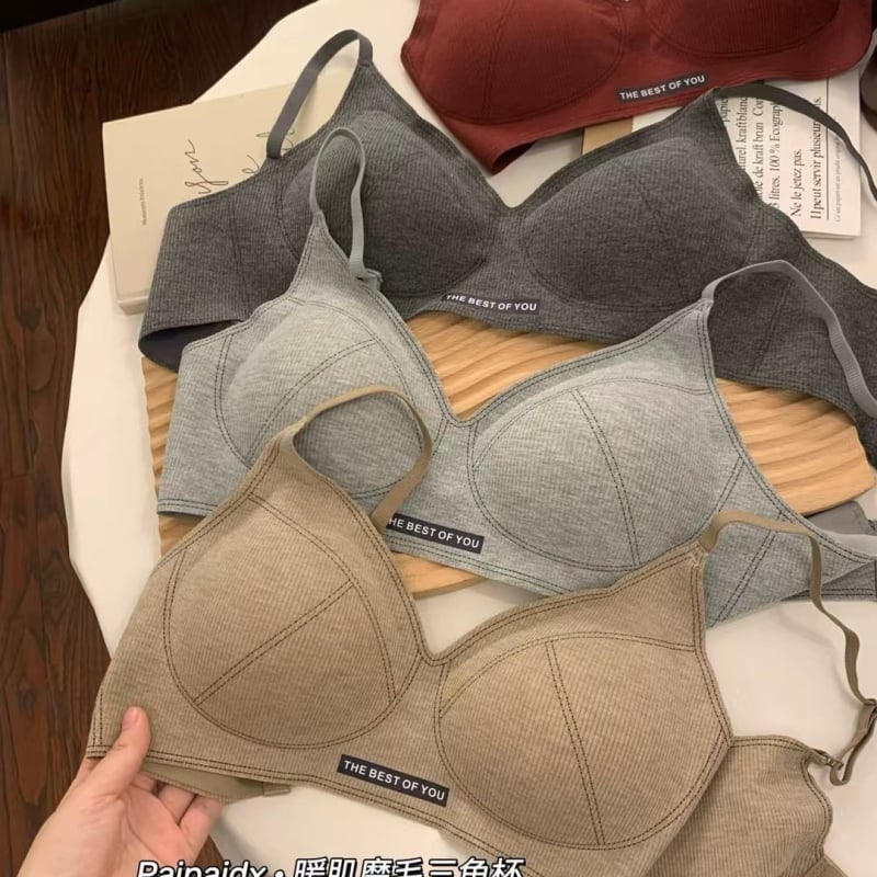 Bešavni grudnjak s mekane podrškom za male grudi, Push-Up, najlon glavni materijal, trokutaste/srednje oblikovane košarice, podesive naramenice, stražnje četiri kopče