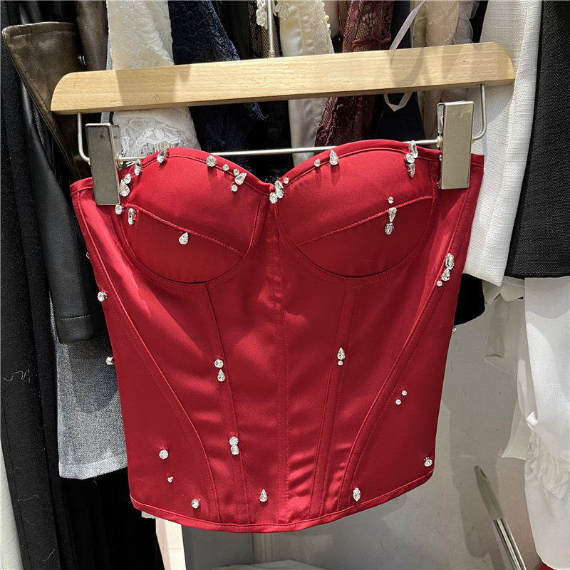 Tube top bez rukava s umetkom za dojke, ukrašen perlicama, uski kroj, kratka duljina, mješavina poliester-elastan
