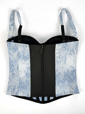 Denim top s trakama, uski kroj, kratka duljina ≤40 cm, poliester s elastanom, odvojive naramenice