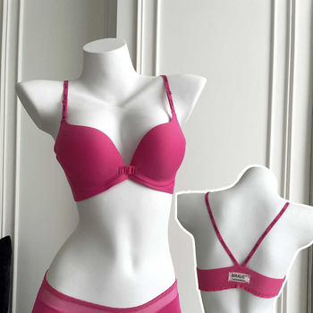 Priekinio užsegimo liemenėlė iš nailono, push-up ir šoninių krūtų suspaudimas, be vielos, kaušelio forma: plonas viršus, storesnis apačia