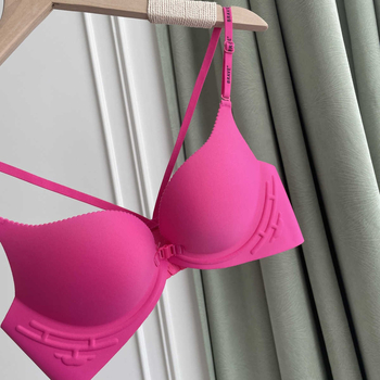 Priekinio užsegimo liemenėlė iš nailono, push-up ir šoninių krūtų suspaudimas, be vielos, kaušelio forma: plonas viršus, storesnis apačia