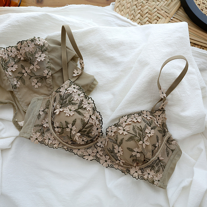 Francia stílusú csipkés hímzett melltartó készlet, 3/4 kosár, vékony formázó kosár, push-up hatás, rögzített dupla vállpánt, hátul három sor kapocs