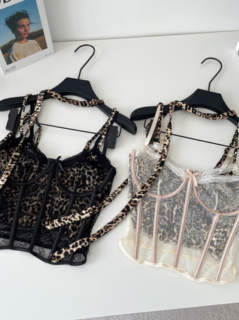 Halter top s leopard printom, s odvojivim naramenicama, A-oblik kroja, poliester, proljeće 2025