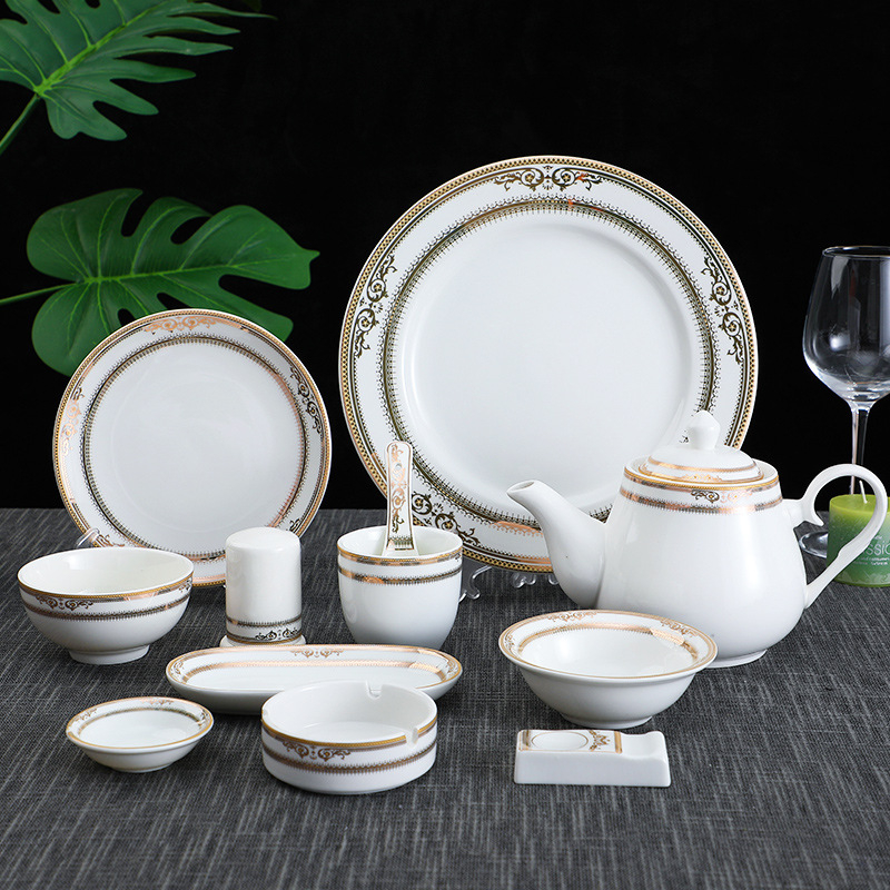 Porcelanski servis za jelo — trodjelni set: misa i dvije tanjure, okrugli oblik, prugasti uzorak, lagani luksuzni stil, otporno na mikrovalnu