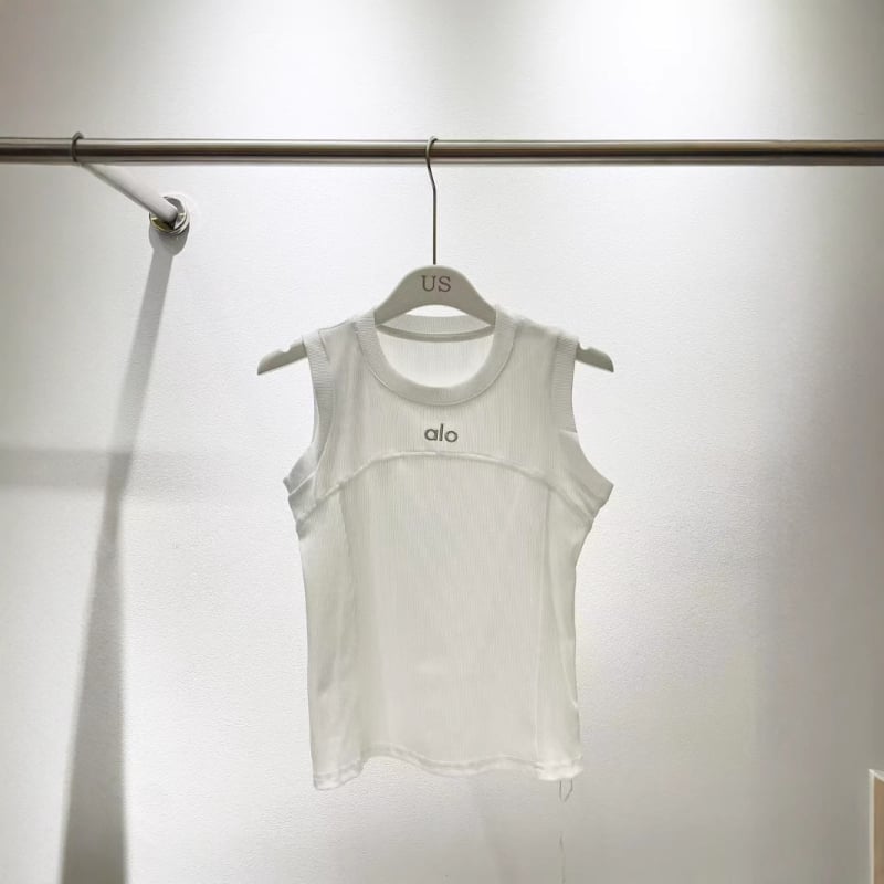 Slim-fit ujjatlan felső chest-wrap dizájnnal és fishbone varrással, kerek nyakú, 50-70% pamut, mikroelasztikus, dupla vállpánt, nyár 2024, nőknek