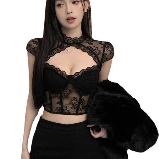 Дантелено потниче с V-образно деколте, дантела с прозрачни детайли, сваляема подплата за бюст, костен пояс за оформяне на талията, тънка полиестерна материя, произход Фошан