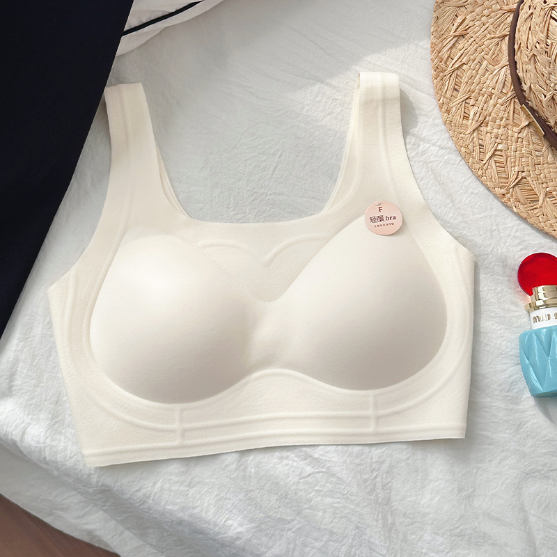 Bešavna grudnjica, 3/4 košarice, tanke oblikovane košarice, čvrste naramenice, bez čeličnih obruba (Seamless, 3/4 cup, thin molded cups, fixed straps, no steel rims)