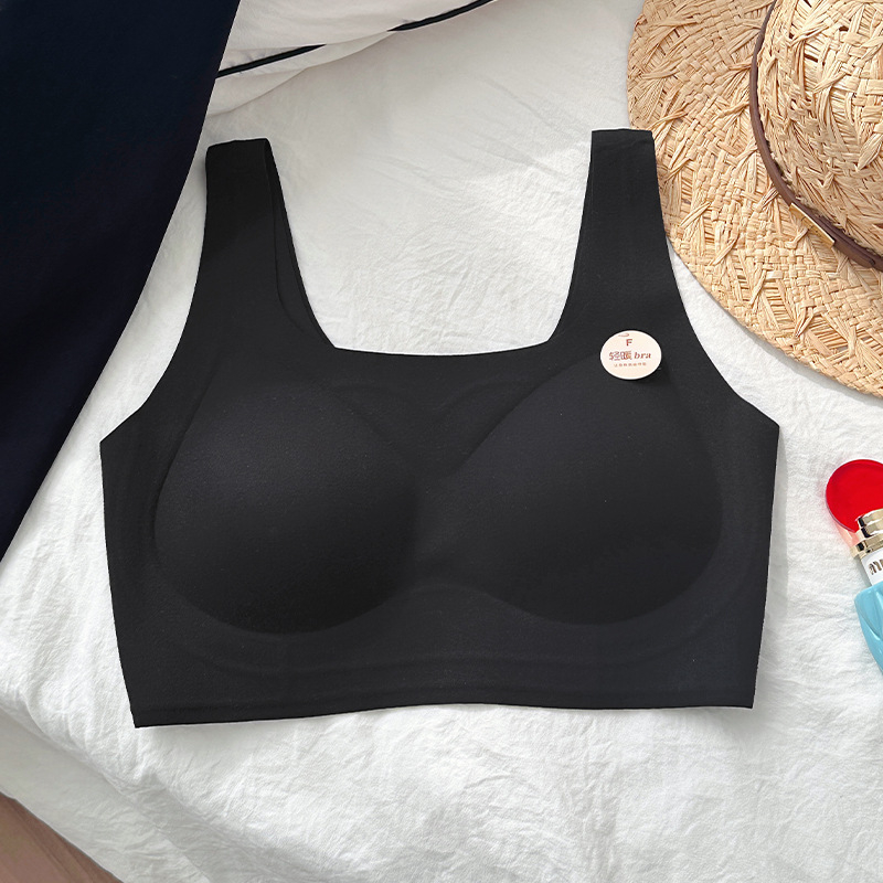 Bešavna grudnjica, 3/4 košarice, tanke oblikovane košarice, čvrste naramenice, bez čeličnih obruba (Seamless, 3/4 cup, thin molded cups, fixed straps, no steel rims)