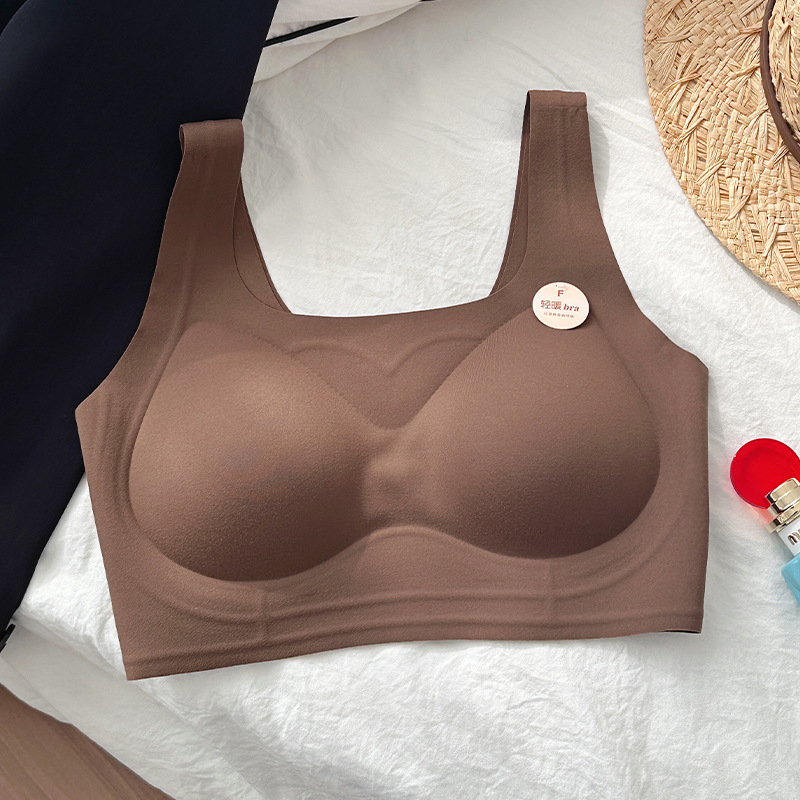 Bešavna grudnjica, 3/4 košarice, tanke oblikovane košarice, čvrste naramenice, bez čeličnih obruba (Seamless, 3/4 cup, thin molded cups, fixed straps, no steel rims)