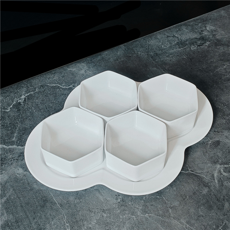 Porcelanski set tanjura s četiri odjeljka, nepravilan oblik, pogodan za mikrovalnu pećnicu, podglazurni završni sloj, stil Novi kineski stil