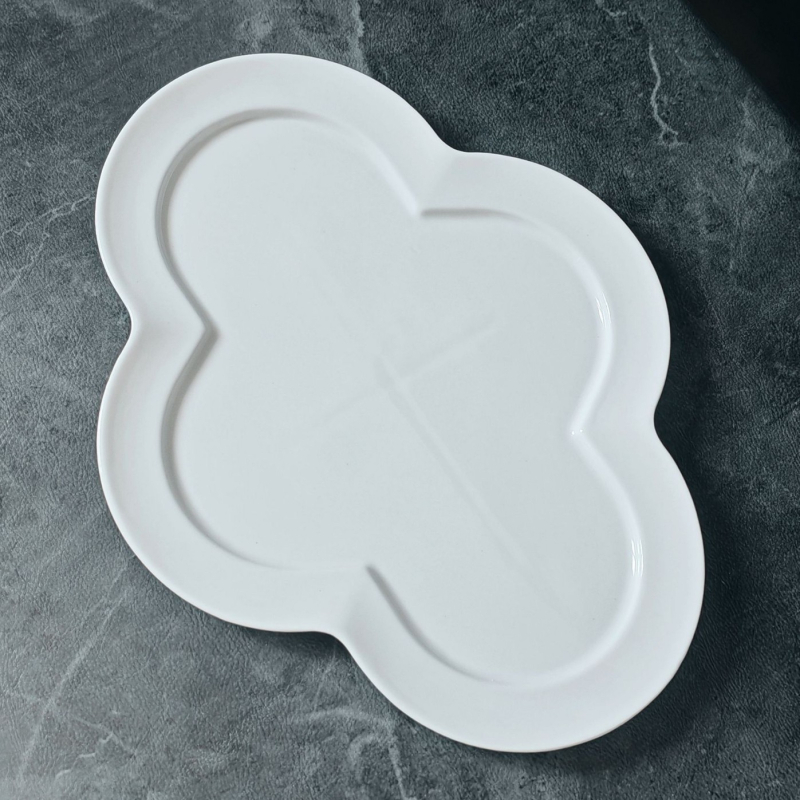 Porcelanski set tanjura s četiri odjeljka, nepravilan oblik, pogodan za mikrovalnu pećnicu, podglazurni završni sloj, stil Novi kineski stil
