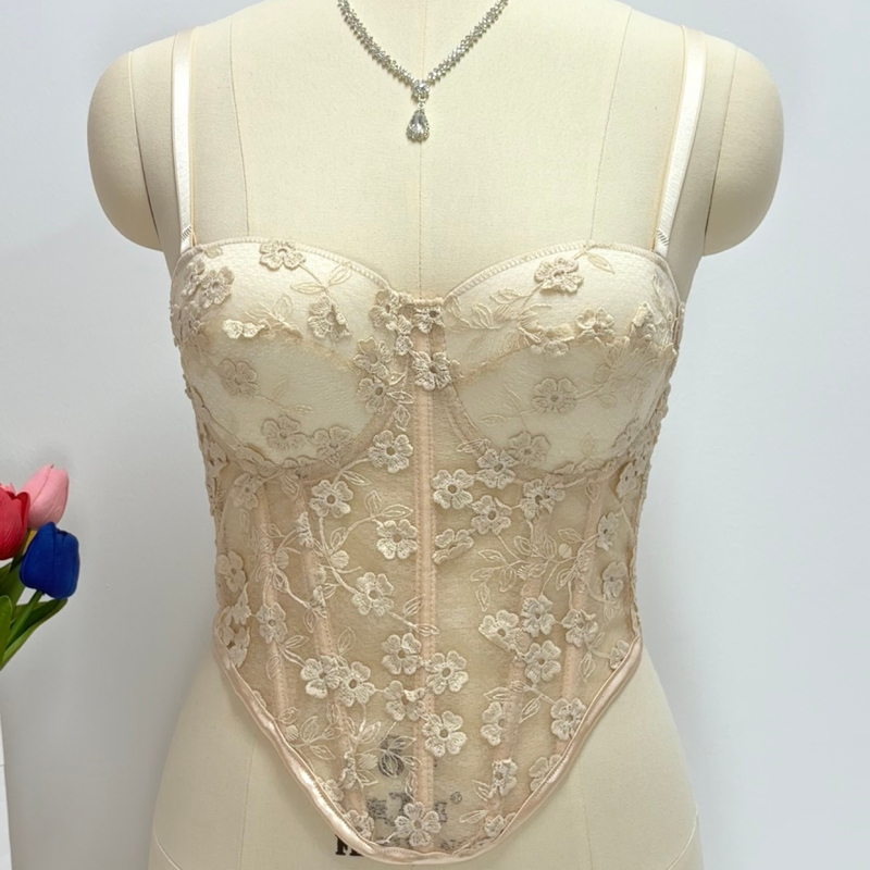 Мрежесто бюстие-корсет с флорална бродерия и дантела, костички, западен стил, закопчаване с четири реда катарами на гърба (мрежа; полиестер 80–90%; подплата: спандекс; чашка: 1/2; тънки чаши)