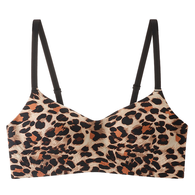 Френски стил безжичен сутиен с чашка 3/4, модел горна тънка и долна дебела, фиксирани двойни презрамки, задно три реда закопчаване, дишащо и поддържащо