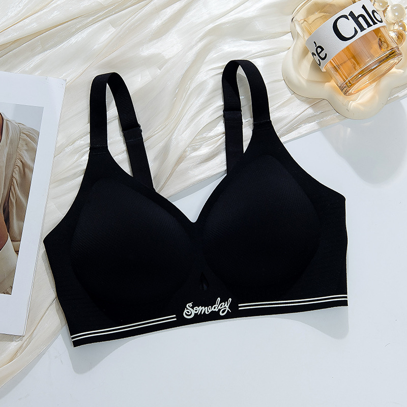 Plus-size безшевен сутиен с меки чаши за повдигане, анти-увисване, фиксирани чаши, комфортно оформяне; материя: найлон; подплата: Nylon/Nylon; съдържание на подплата: 50–70%; форма чаши: тънък формован; презрамки: фиксирани двойни; закопчаване: три реда ко