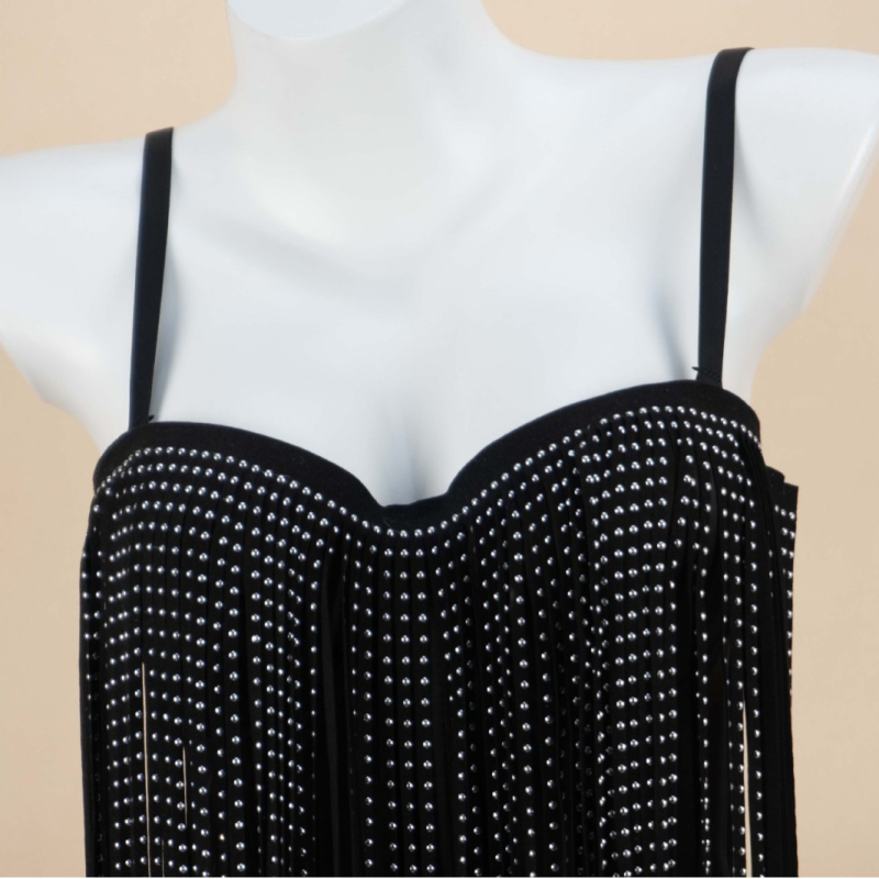 Корсет с вериги и пискюли, подплатени чашки за повдигане, пет реда закопчалки на гърба, свалящи се двойни презрамки, чашки 3/4, полиестерна плувна материя