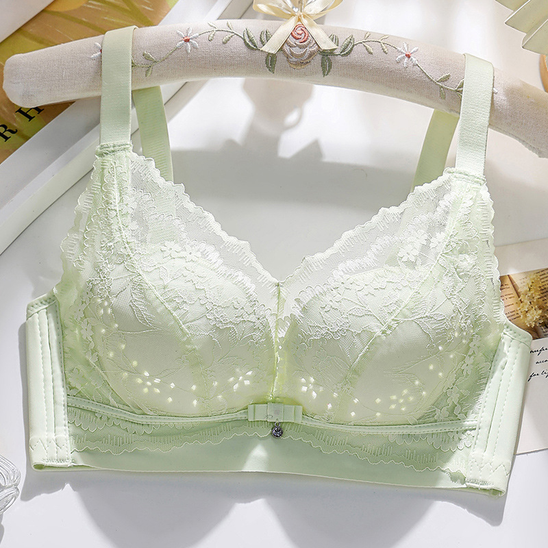 Дантелена безжична бюстгальтер с термо-чувствителни перфорирани чаши, push-up, 3/4 чашка, странична поддръжка