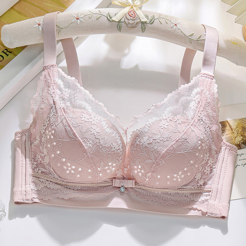 Дантелена безжична бюстгальтер с термо-чувствителни перфорирани чаши, push-up, 3/4 чашка, странична поддръжка