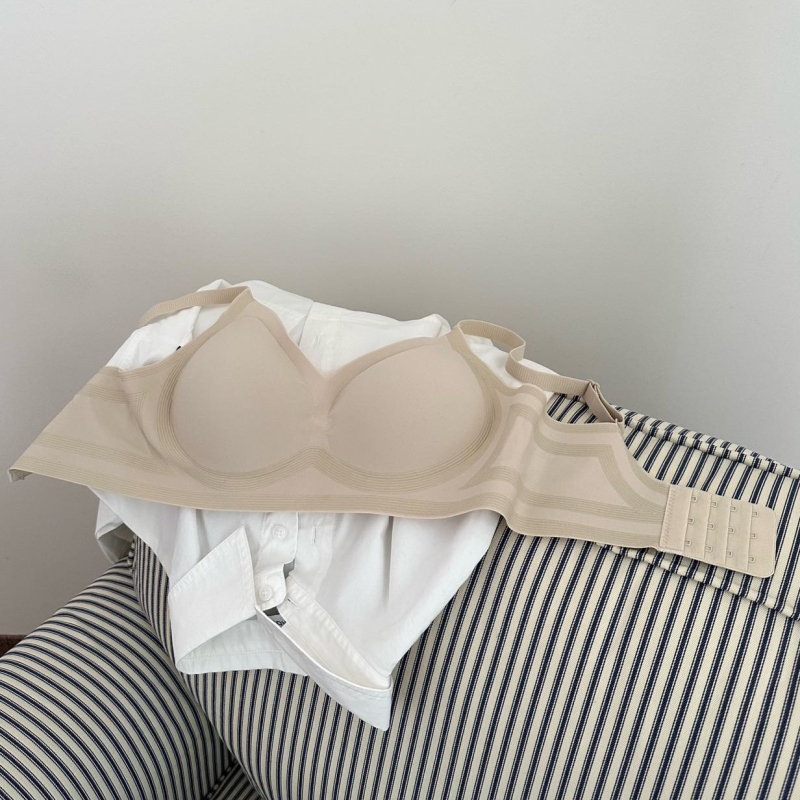 Bešiv grudnjak za lifting s tankim oblikovanim košaricama; materijal: najlon Ice Silk; podstava: spandex 30-50%; kaiševi fiksni dvostruki; zatvarač pozadi četiri reda kopči