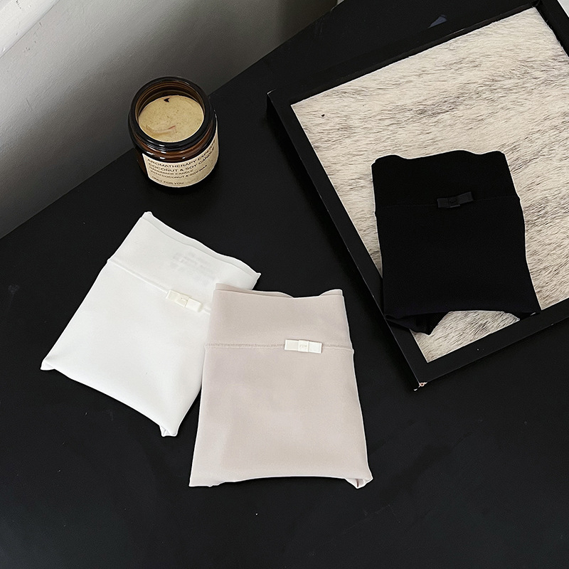 Ženske čipkaste bokserice sa srednjim strukom, prozračne i antibakterijske; Ice Silk tkanina, Nylon 70–80% glavni materijal, pamukova podstava prepona