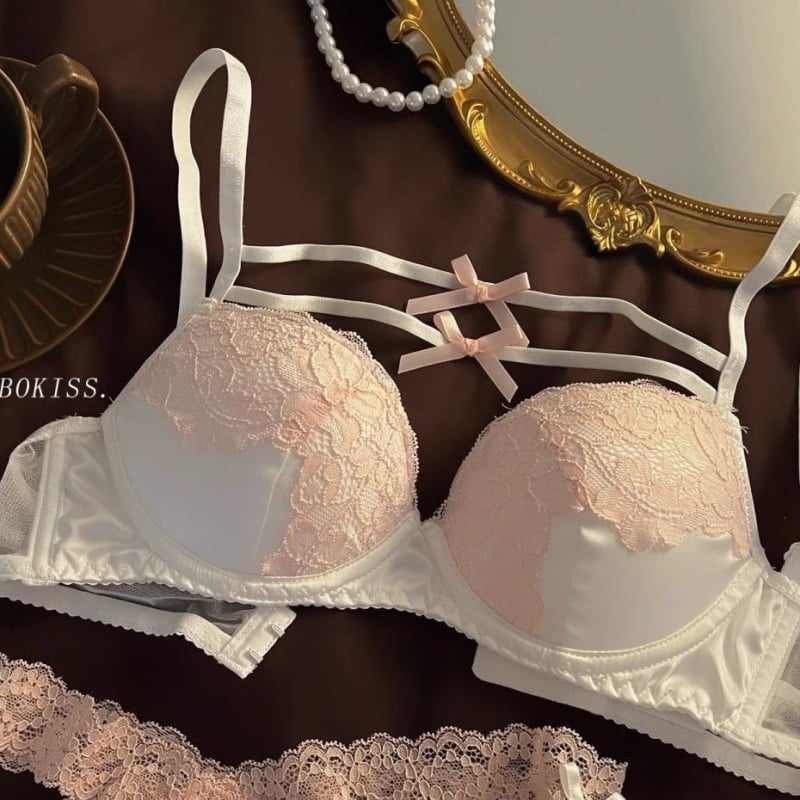 Комплект сутиени от нейлон, чашка 3/4 с тънки формиращи чашки, фиксирани презрамки, закопчаване отзад с три реда куки; дишащ, оформящ тялото, повдигащ.