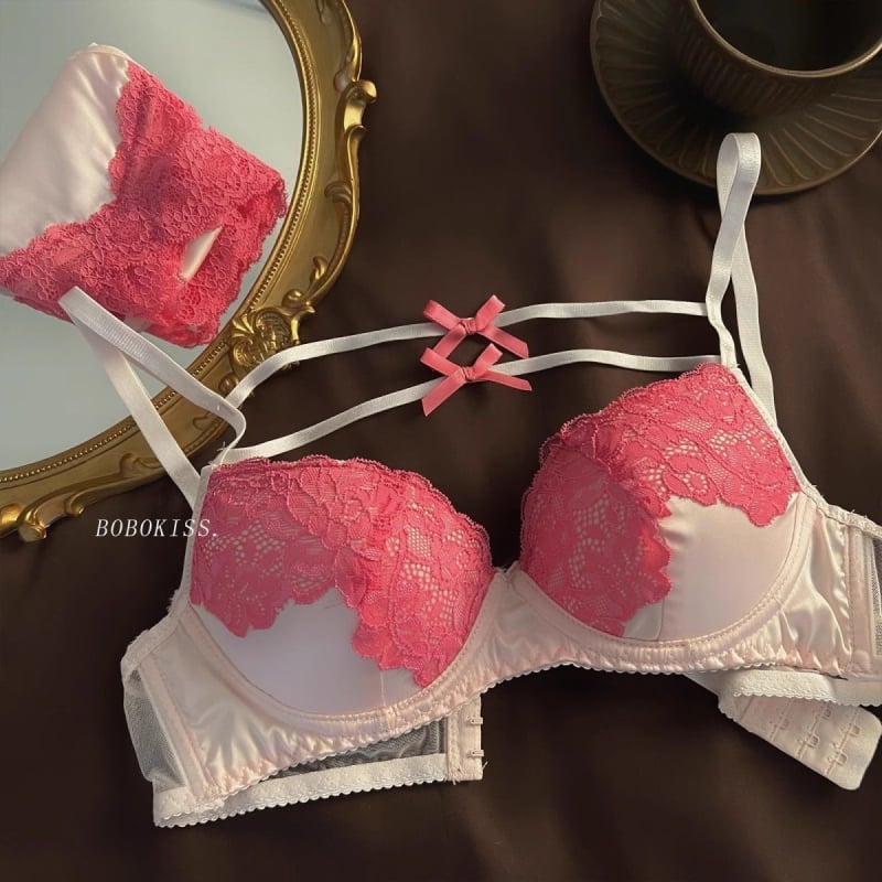 Комплект сутиени от нейлон, чашка 3/4 с тънки формиращи чашки, фиксирани презрамки, закопчаване отзад с три реда куки; дишащ, оформящ тялото, повдигащ.